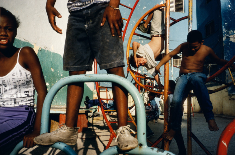 AW.03.Havana.Cuba . 2000 755x500 - Alex Webb and Rebecca Norris Webb on Street Photography and the Poetic Image [Recensione] - fotostreet.it