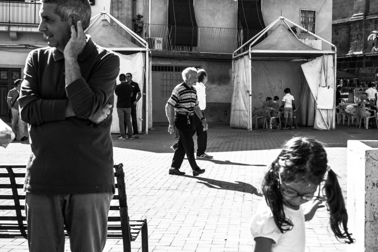 a tip on the street #2 - saper aspettare -street photography DSCF6154 750x500 - a tip on the street #2 - saper aspettare -street photography - fotostreet.it