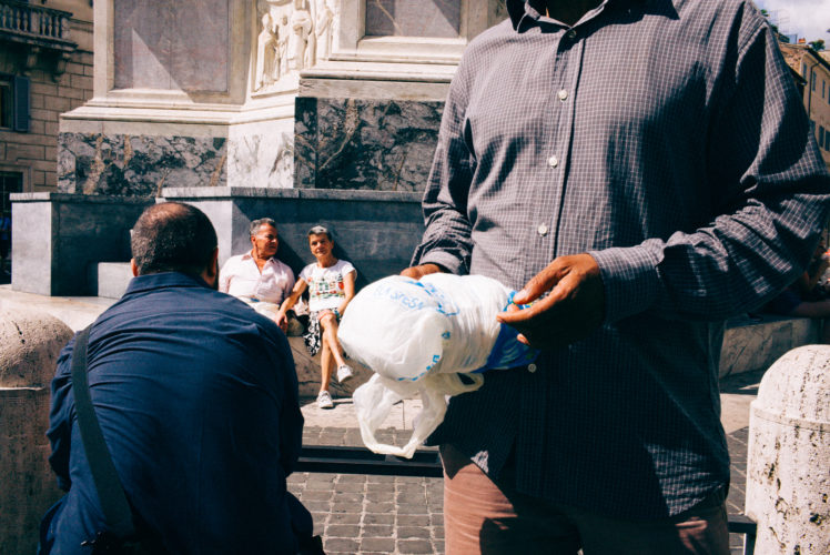 L1000858 748x500 - L'oggettività relativa in street photography - fotostreet.it