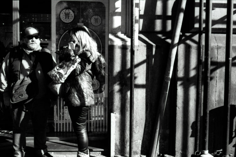 In strada con Olympus Trip 35 - Catania Street Photography Session svg+xml;charset=utf 8,%3Csvg%20xmlns%3D'http%3A%2F%2Fwww.w3 - In strada con Olympus Trip 35 - Catania Street Photography Session - fotostreet.it