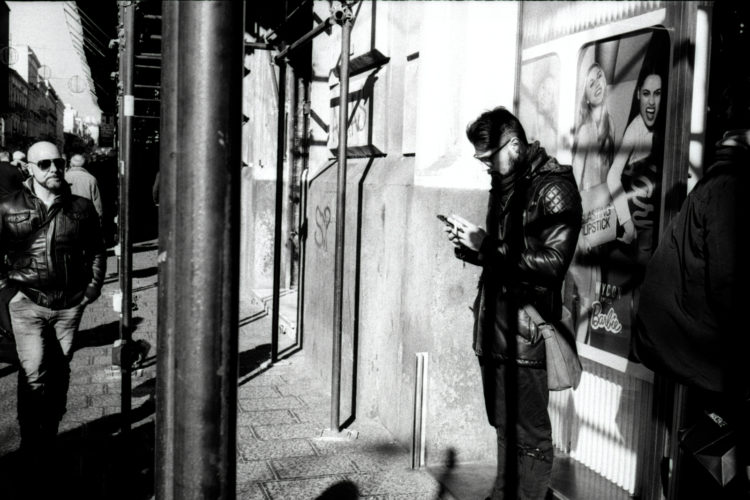 In strada con Olympus Trip 35 - Catania Street Photography Session svg+xml;charset=utf 8,%3Csvg%20xmlns%3D'http%3A%2F%2Fwww.w3 - In strada con Olympus Trip 35 - Catania Street Photography Session - fotostreet.it