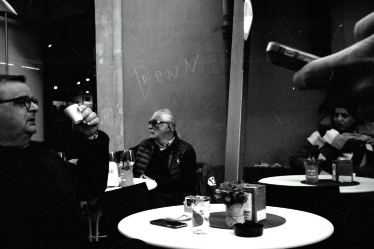 In strada con Olympus Trip 35 - Catania Street Photography Session svg+xml;charset=utf 8,%3Csvg%20xmlns%3D'http%3A%2F%2Fwww.w3 - In strada con Olympus Trip 35 - Catania Street Photography Session - fotostreet.it